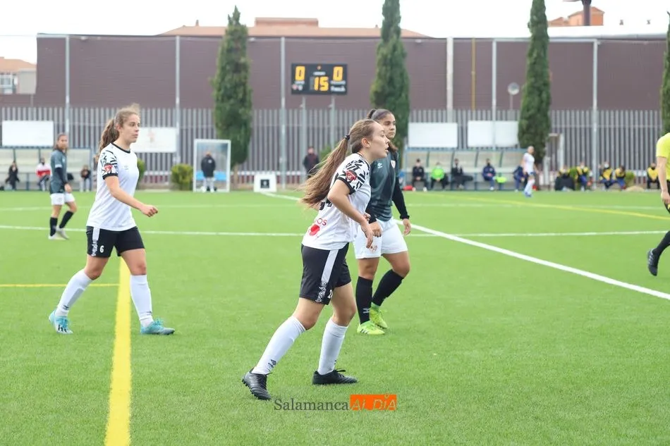 Foto 7 - Lauris vuelve a hacer de las suyas con un doblete y le da otra victoria al Salamanca UDS Femenino...