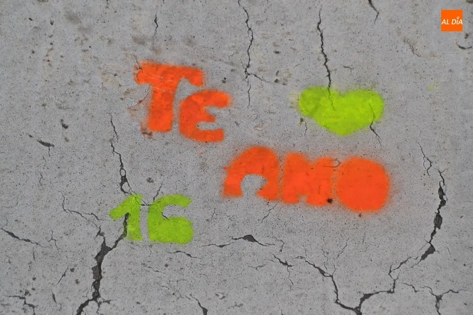 Foto 2 - 1Foto: Una declaraci&oacute;n callejera de amor  