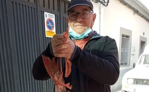 El Águeda le da a Hipólito un hermoso regalo  