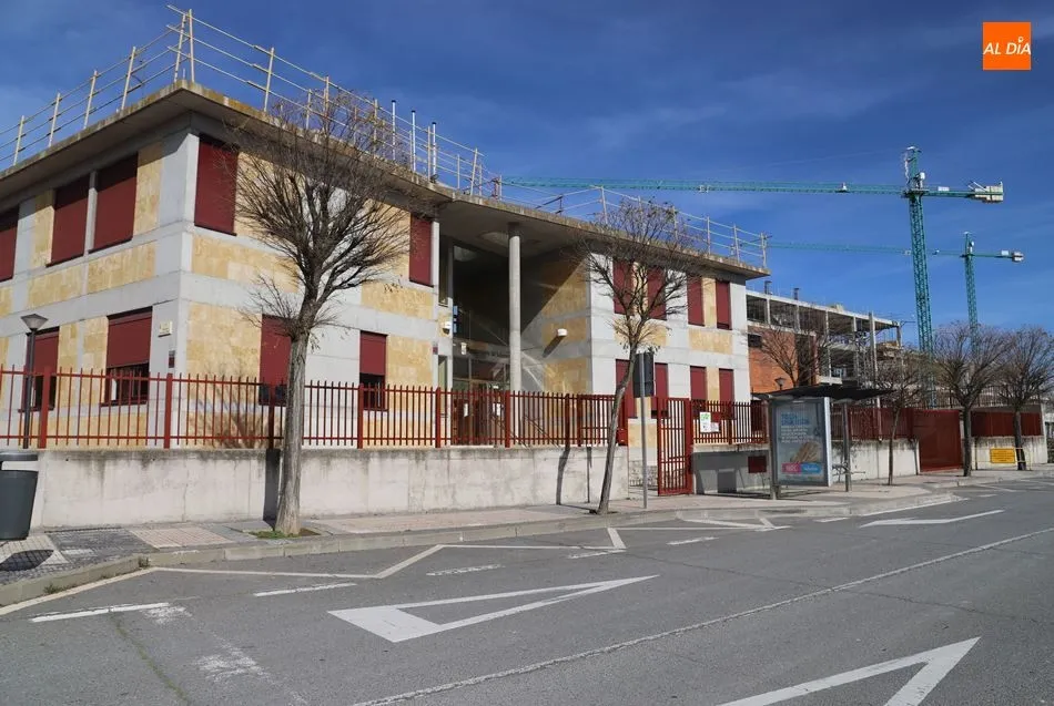 Foto 2 - Compromiso del Ayuntamiento para reforzar la limpieza y mantenimiento en calles, parques y...