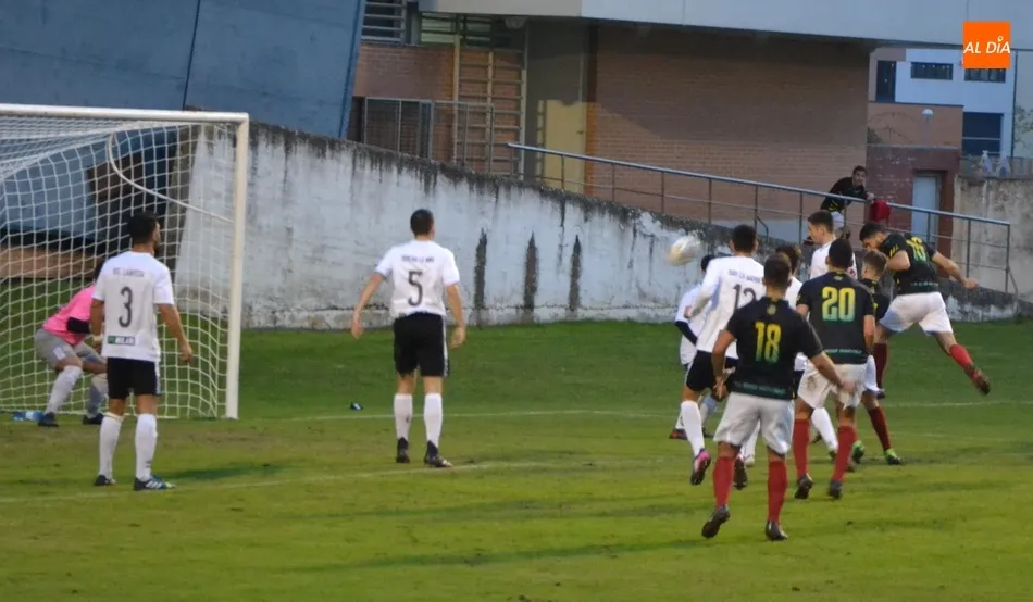 Foto 8 - Victoria clara del Ciudad Rodrigo en su 12&ordm; test de pretemporada ante un B&eacute;jar que hac&iacute;a su...