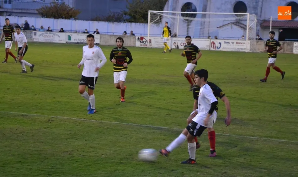 Foto 4 - Victoria clara del Ciudad Rodrigo en su 12&ordm; test de pretemporada ante un B&eacute;jar que hac&iacute;a su...
