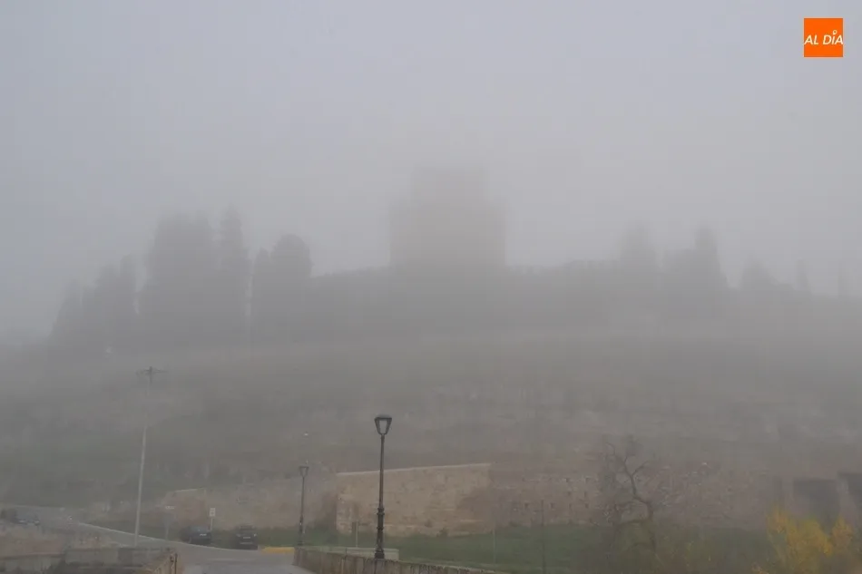 Foto 10 - Mir&oacute;briga arranca la semana envuelta en una intensa niebla  