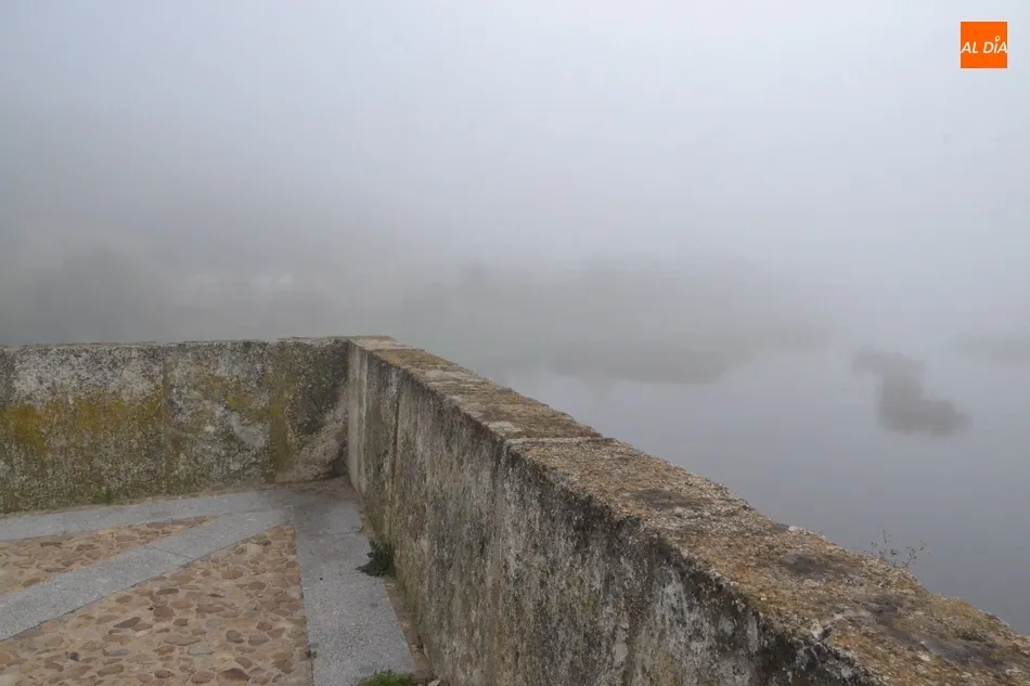Foto 7 - Mir&oacute;briga arranca la semana envuelta en una intensa niebla  