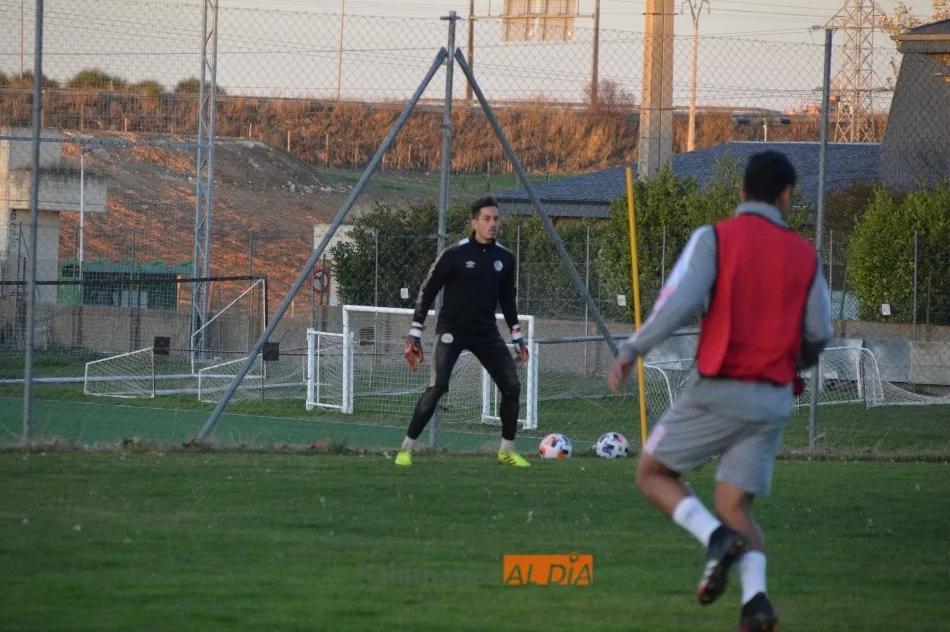 Foto 10 - La intensidad manda en el primer entrenamiento tras el par&oacute;n del&nbsp;Salamanca UDS y la enfermer&iacute;a...