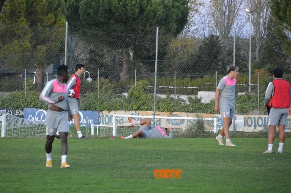 Foto 7 - La intensidad manda en el primer entrenamiento tras el par&oacute;n del&nbsp;Salamanca UDS y la enfermer&iacute;a...