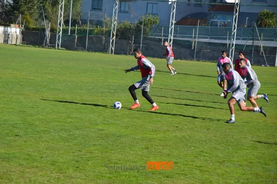 Foto 9 - Egea mueve el avispero en el Salamanca UDS: Sergio Molina entrena como central y DeLorenzi pasa al...