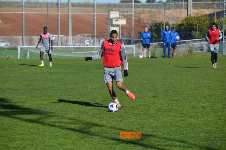 Foto 5 - Egea mueve el avispero en el Salamanca UDS: Sergio Molina entrena como central y DeLorenzi pasa al...