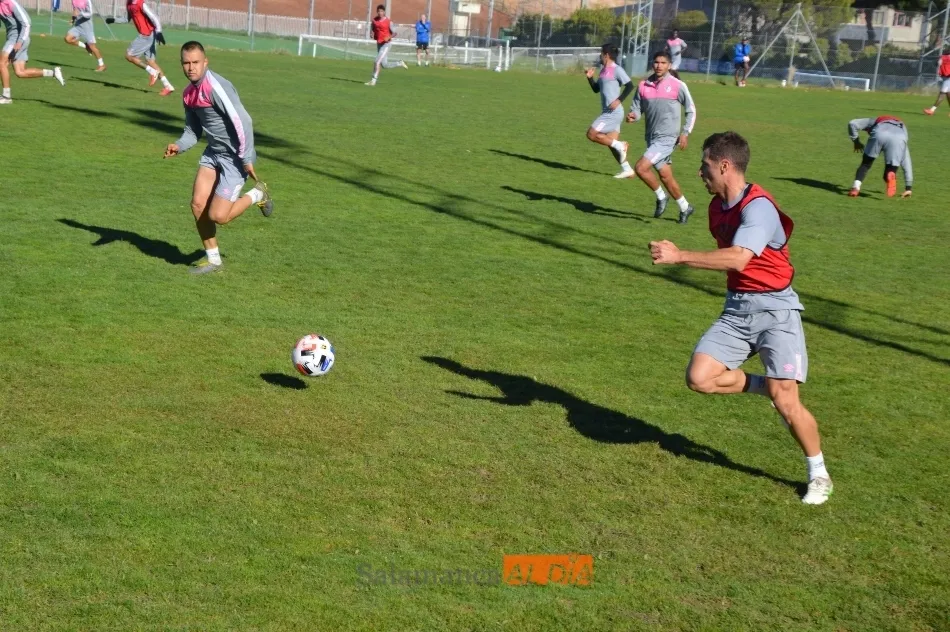 Foto 4 - Egea mueve el avispero en el Salamanca UDS: Sergio Molina entrena como central y DeLorenzi pasa al...