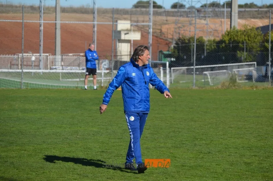 Sergio Egea dirige la sesión del martes del Salamanca UDS / Carlos Cuervo