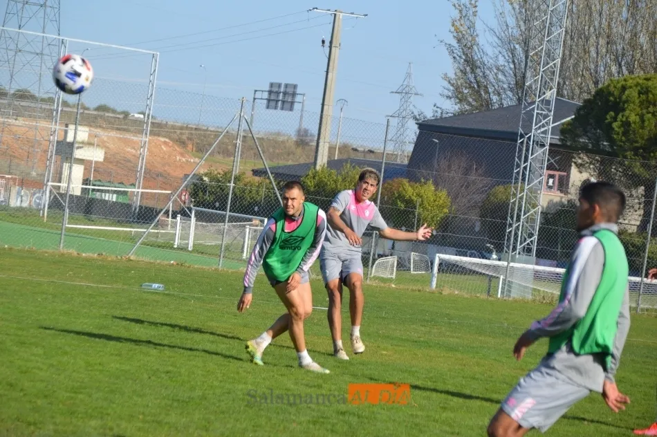 Foto 9 - &iquest;Qu&eacute; se oye en un entrenamiento del Salamanca UDS?, &iquest;qu&eacute; se dicen los jugadores?, &iquest;c&oacute;mo...