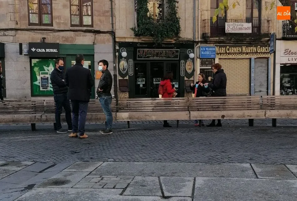 Foto 4 - Caf&eacute; para llevar, la imagen que ya es habitual en las calles de Salamanca
