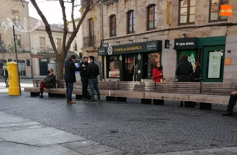 Foto 3 - Caf&eacute; para llevar, la imagen que ya es habitual en las calles de Salamanca