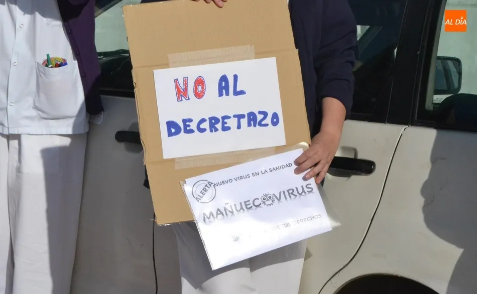 Foto 10 - Los trabajadores del Centro de Salud se manifiestan contra el &lsquo;decretazo&rsquo; sanitario de la Junta ...