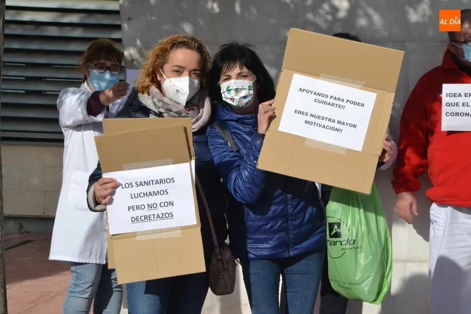 Foto 11 - Los trabajadores del Centro de Salud se manifiestan contra el &lsquo;decretazo&rsquo; sanitario de la Junta ...