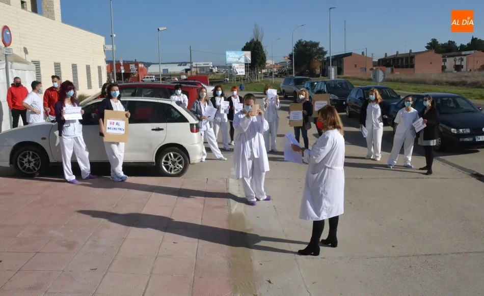 Foto 7 - Los trabajadores del Centro de Salud se manifiestan contra el &lsquo;decretazo&rsquo; sanitario de la Junta ...