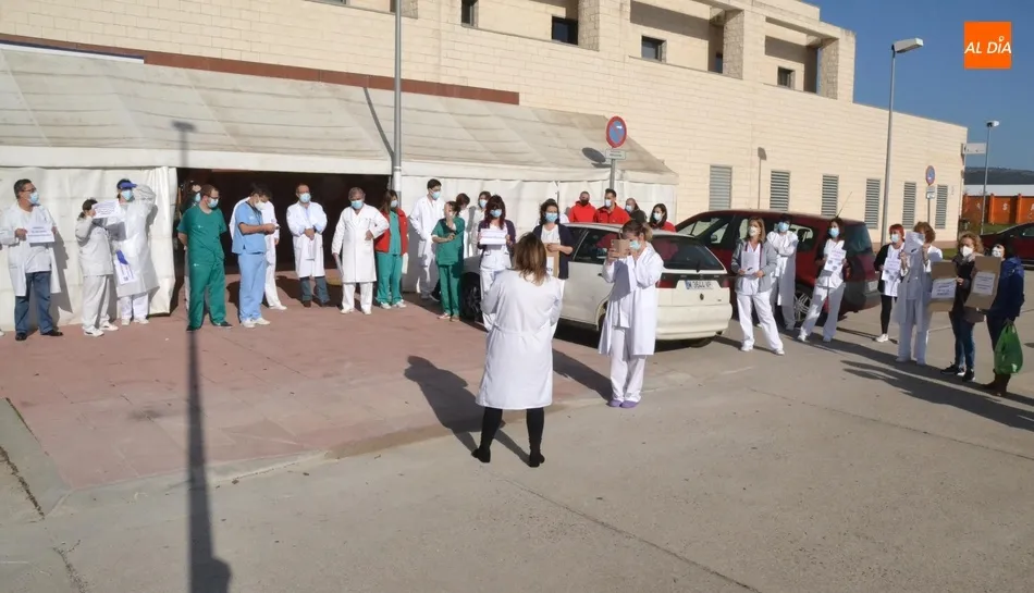 Foto 6 - Los trabajadores del Centro de Salud se manifiestan contra el &lsquo;decretazo&rsquo; sanitario de la Junta ...