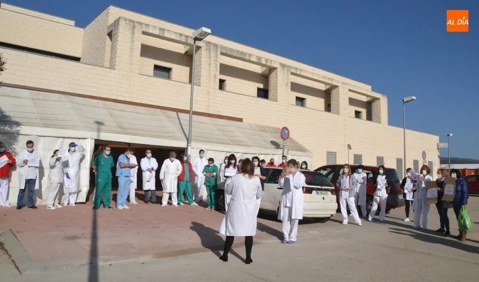 Foto 5 - Los trabajadores del Centro de Salud se manifiestan contra el &lsquo;decretazo&rsquo; sanitario de la Junta ...