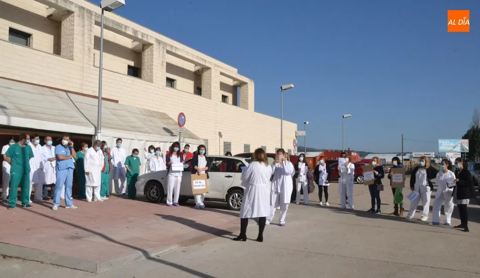 Foto 4 - Los trabajadores del Centro de Salud se manifiestan contra el &lsquo;decretazo&rsquo; sanitario de la Junta ...