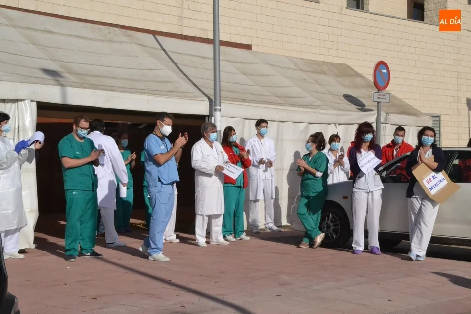 Foto 3 - Los trabajadores del Centro de Salud se manifiestan contra el &lsquo;decretazo&rsquo; sanitario de la Junta ...