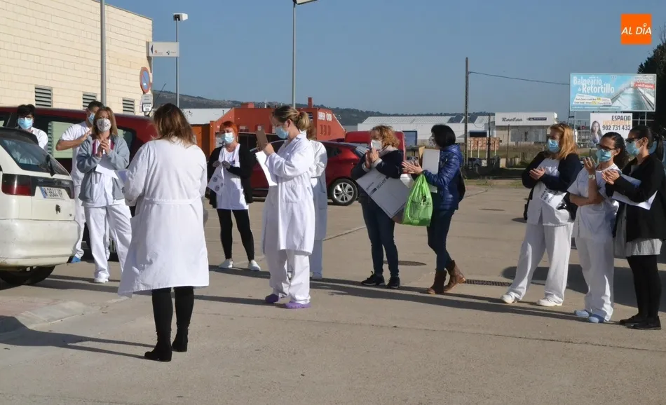 Foto 2 - Los trabajadores del Centro de Salud se manifiestan contra el &lsquo;decretazo&rsquo; sanitario de la Junta ...