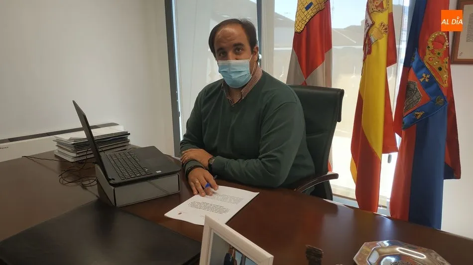 Roberto Martín, alcalde de Guijuelo, en el momento de la videoconferencia con la subdelegada de Gobierno - KR