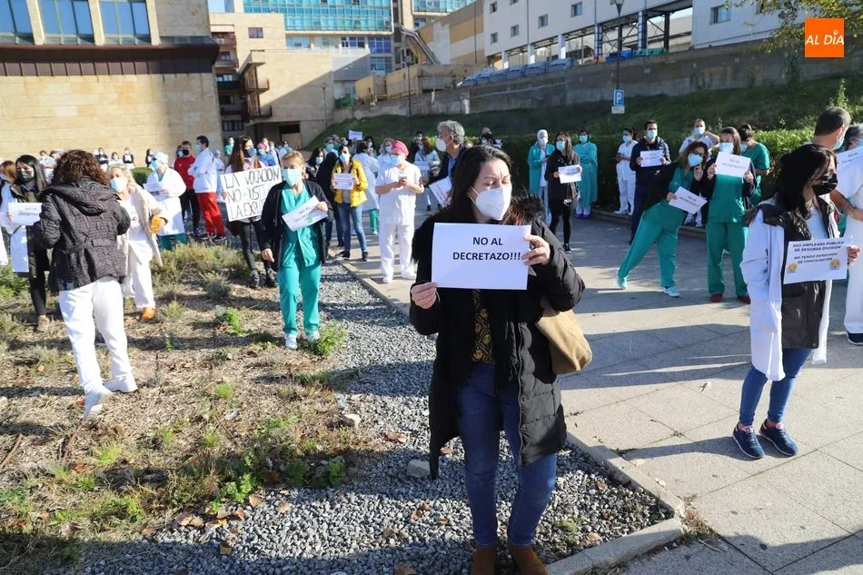 Foto 9 - Protestas de los sanitarios contra el decreto que autoriza traslados,&nbsp;seg&uacute;n disponga la...