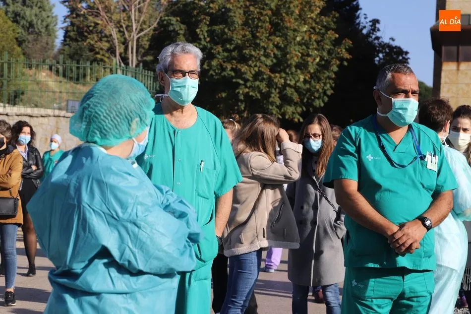 Foto 5 - Protestas de los sanitarios contra el decreto que autoriza traslados,&nbsp;seg&uacute;n disponga la...