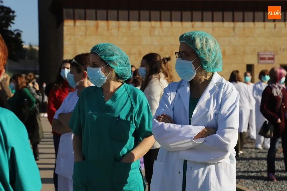 Foto 4 - Protestas de los sanitarios contra el decreto que autoriza traslados,&nbsp;seg&uacute;n disponga la...