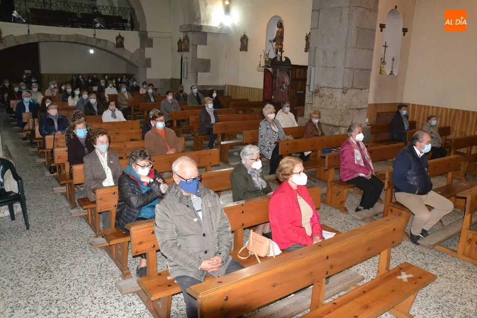 Foto 4 - Arranca la Novena en honor a la Virgen de la Medalla Milagrosa con una gran asistencia de fieles  