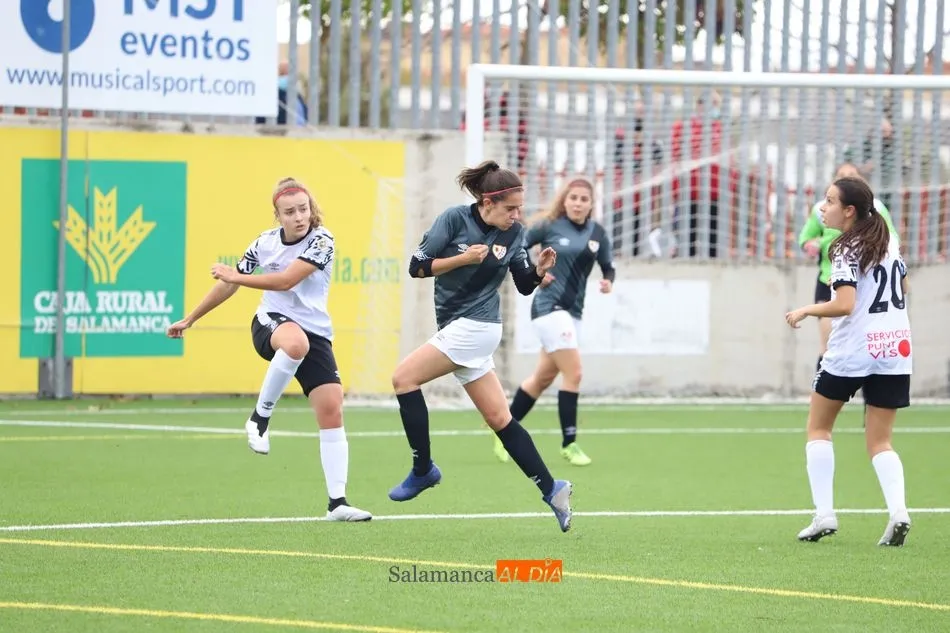 Una acción del partido de las charras con el Rayo B