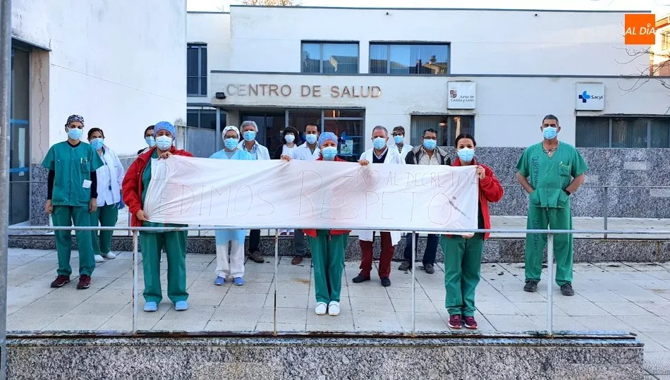 Los profesionales sanitarios de Vitigudino protestan contra el decretazo de la Junta