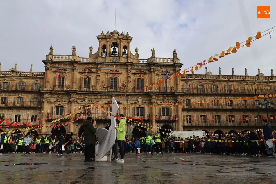 Celebración del Día Escolar de la No Violencia y la Paz, organizado por el colegio concertado Maristas Champagnat, en la Plaza Mayor, en enero de 2020. Foto de Lydia González