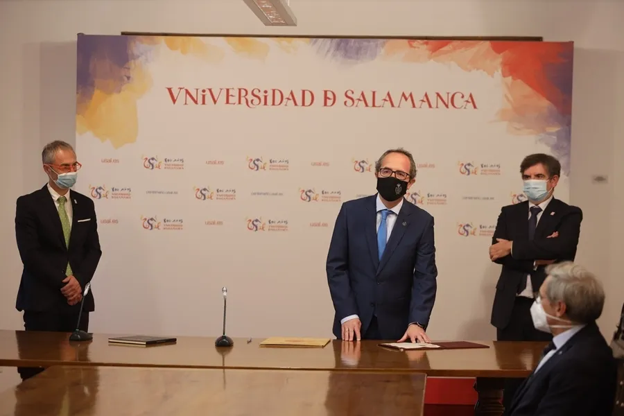 Foto 4 - Tomas de posesi&oacute;n de los nuevos equipos decanales y de direcci&oacute;n de la Universidad de Salamanca