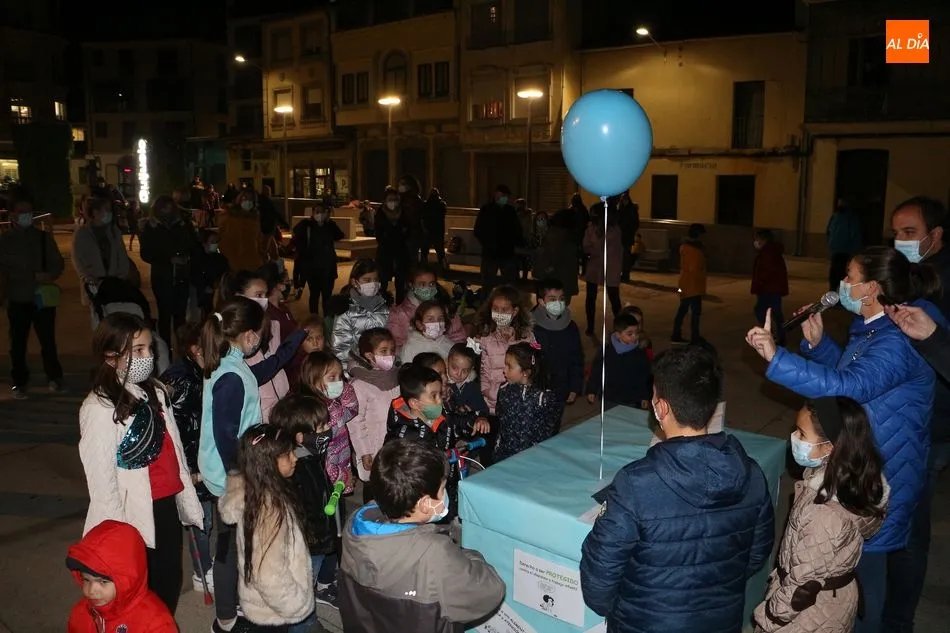 La Plaza Mayor de Guijuelo acogió el acto conmemorativo del Día Internacional del Niño - Kiko Robles