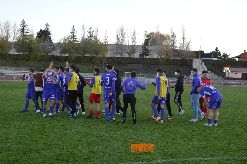 Foto 11 - El Pe&ntilde;aranda tira de heroica para remontar a un Salamanca UDS &lsquo;B&rsquo; que se desinfla en la...