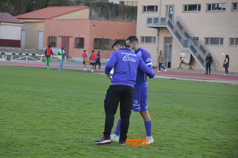Foto 10 - El Pe&ntilde;aranda tira de heroica para remontar a un Salamanca UDS &lsquo;B&rsquo; que se desinfla en la...