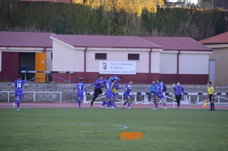 Foto 2 - El Pe&ntilde;aranda tira de heroica para remontar a un Salamanca UDS &lsquo;B&rsquo; que se desinfla en la...