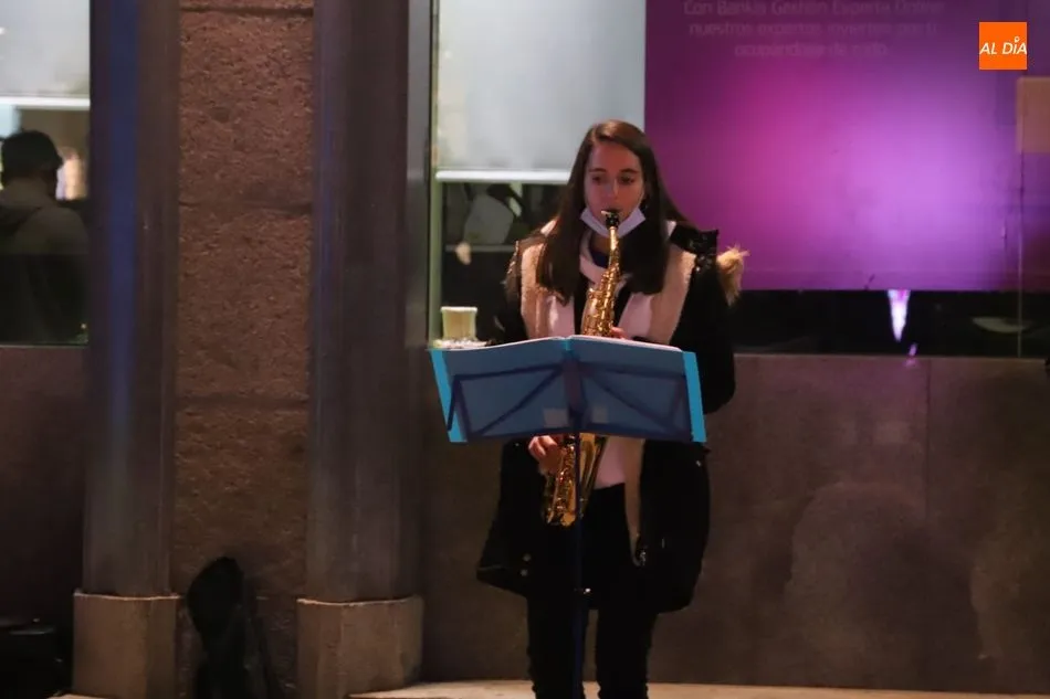 Foto 9 - J&oacute;venes m&uacute;sicos animan la noche salmantina en la calle Toro