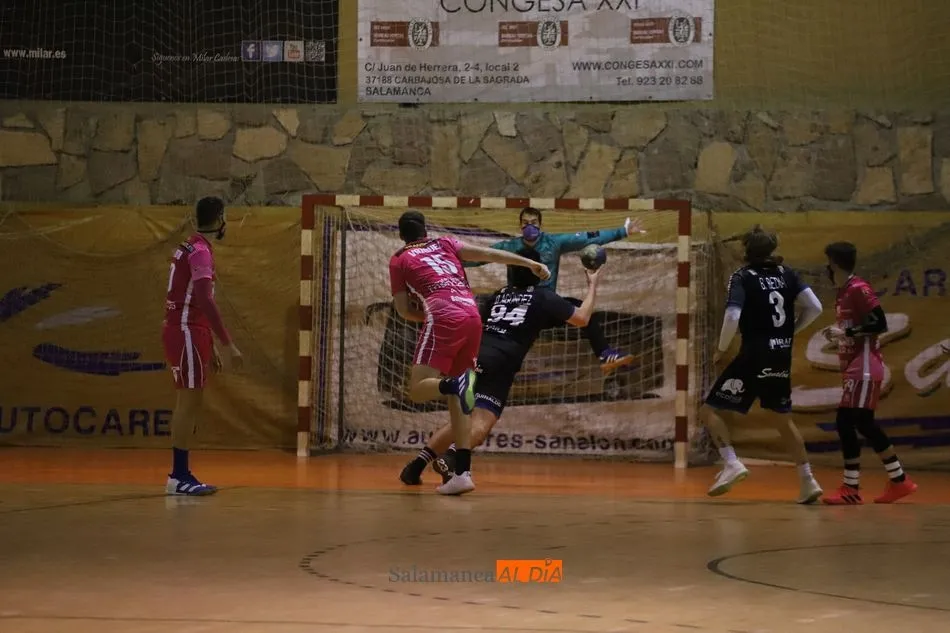 Foto 8 - El &lsquo;factor Tormes&rsquo; vuelve a darle frutos al BM Salamanca: triunfo sobre el Tarazona (29-25)