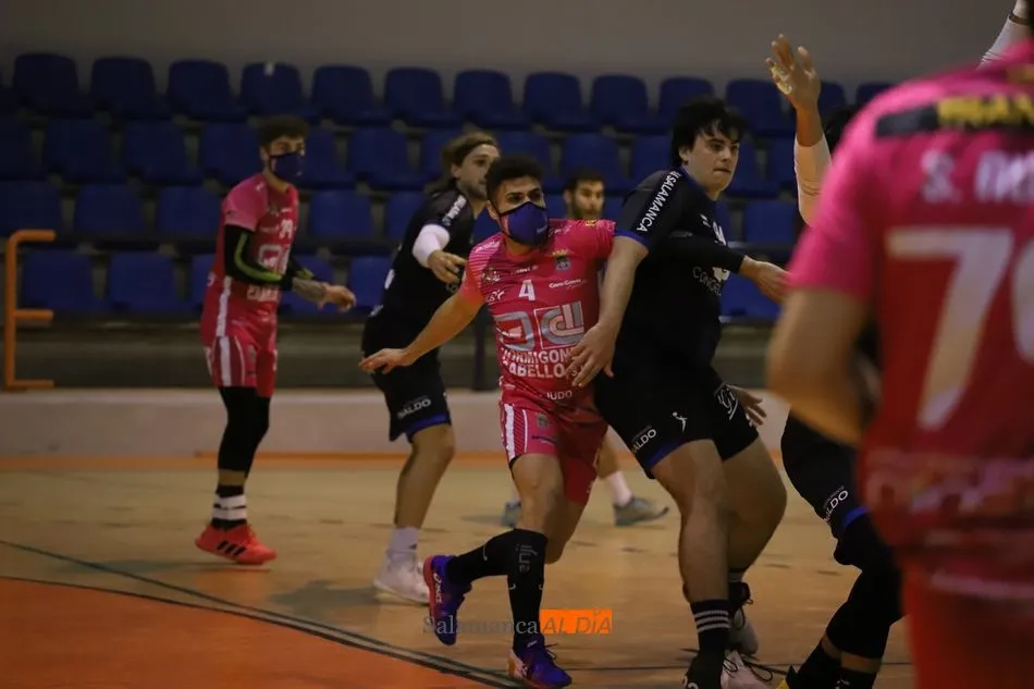 Foto 3 - El &lsquo;factor Tormes&rsquo; vuelve a darle frutos al BM Salamanca: triunfo sobre el Tarazona (29-25)