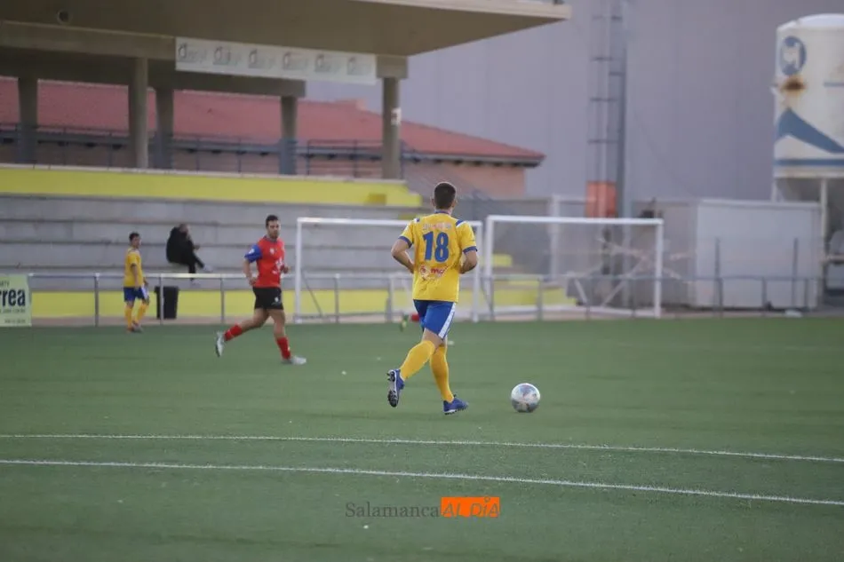 Foto 9 - El RS Monterrey debuta en la Regional por la puerta grande con una goleada al Benavente y el...