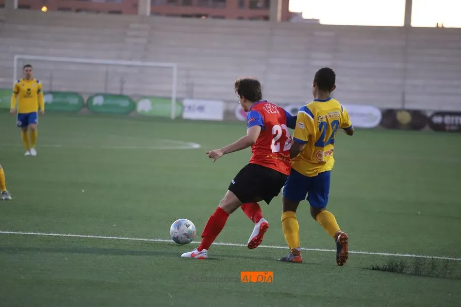 Foto 8 - El RS Monterrey debuta en la Regional por la puerta grande con una goleada al Benavente y el...