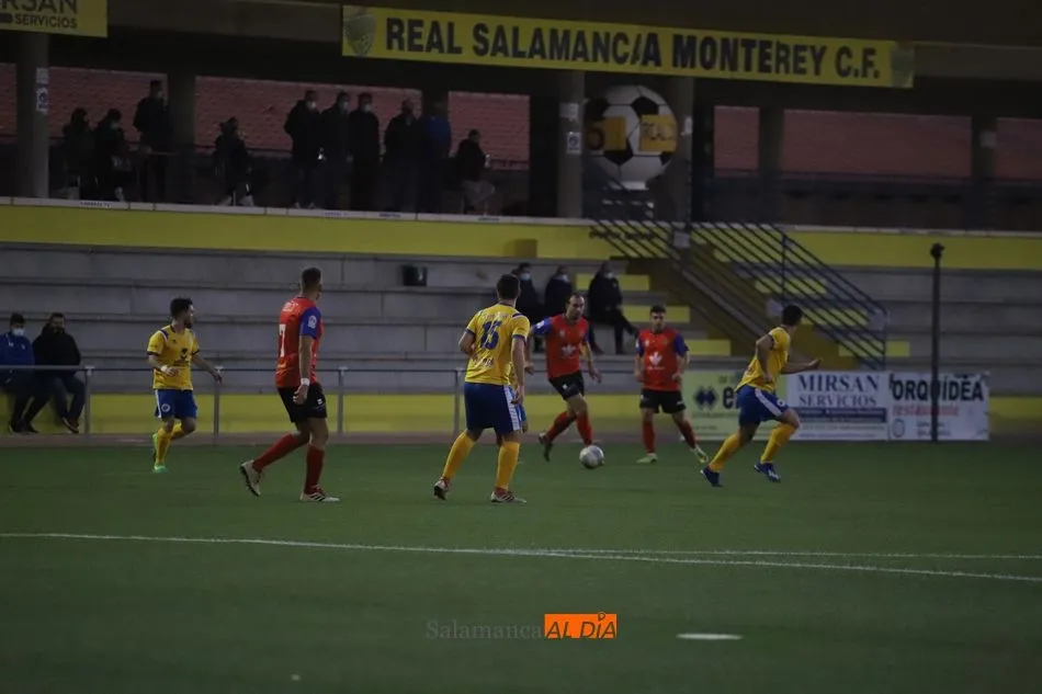 Foto 5 - El RS Monterrey debuta en la Regional por la puerta grande con una goleada al Benavente y el...
