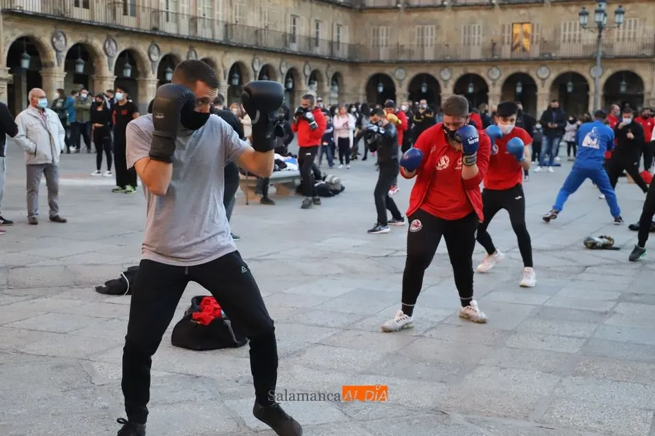 Foto 9 - Los empresarios de gimnasios y centros deportivos claman en la Plaza Mayor contra el cierre de sus...