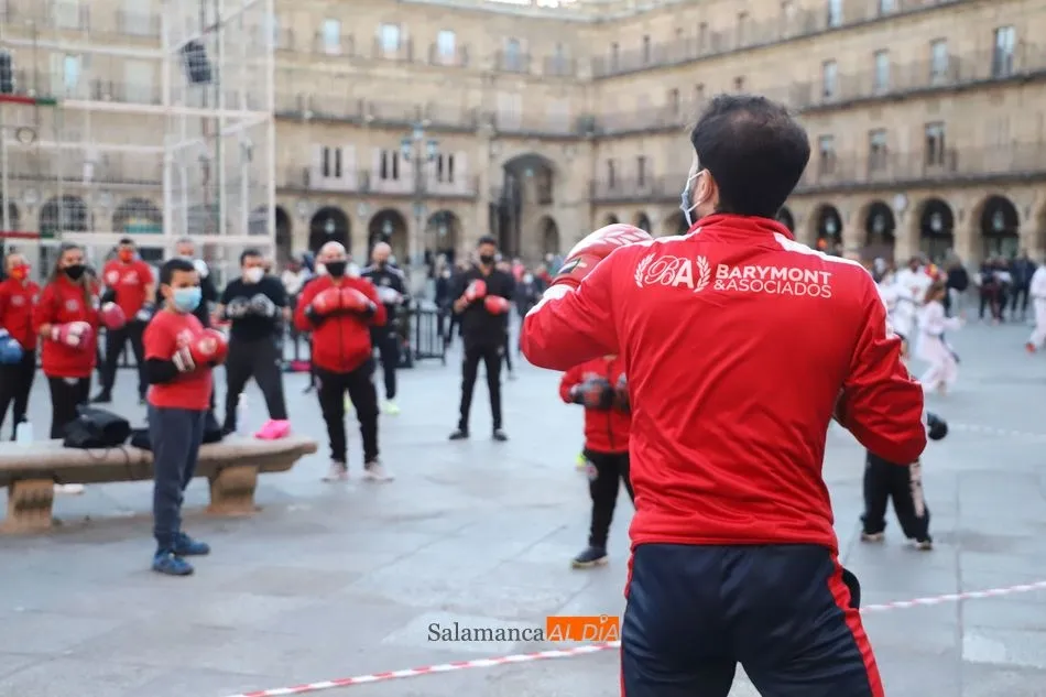 Foto 8 - Los empresarios de gimnasios y centros deportivos claman en la Plaza Mayor contra el cierre de sus...