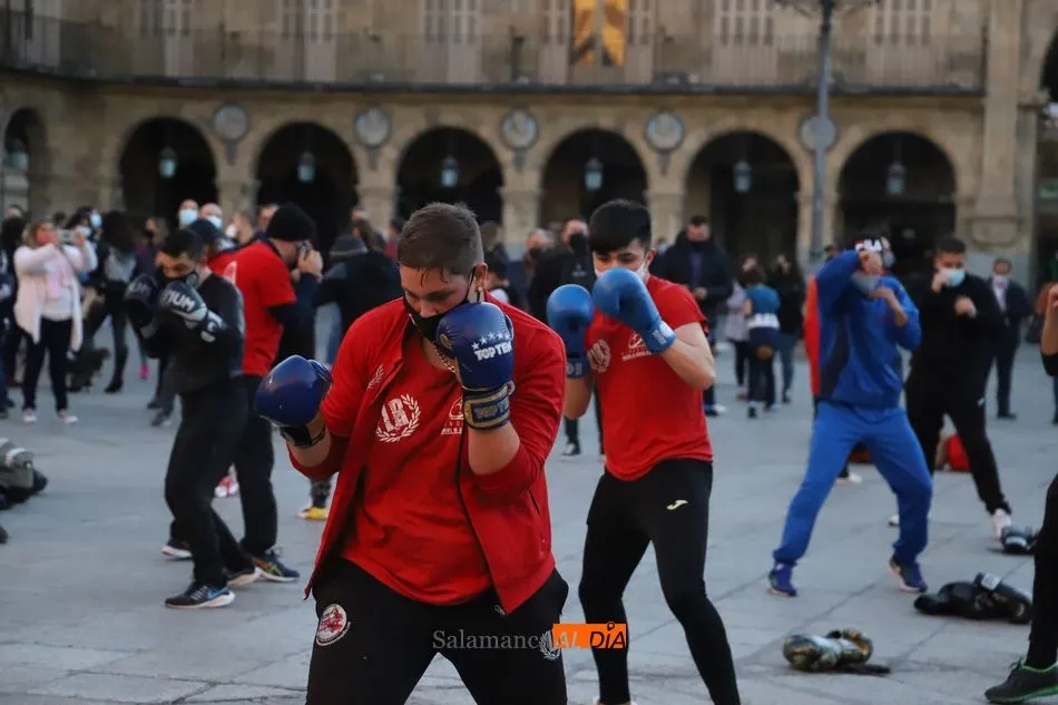 Foto 5 - Los empresarios de gimnasios y centros deportivos claman en la Plaza Mayor contra el cierre de sus...