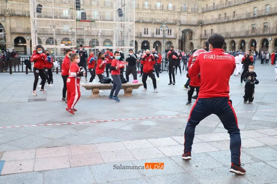 Foto 2 - Los empresarios de gimnasios y centros deportivos claman en la Plaza Mayor contra el cierre de sus...