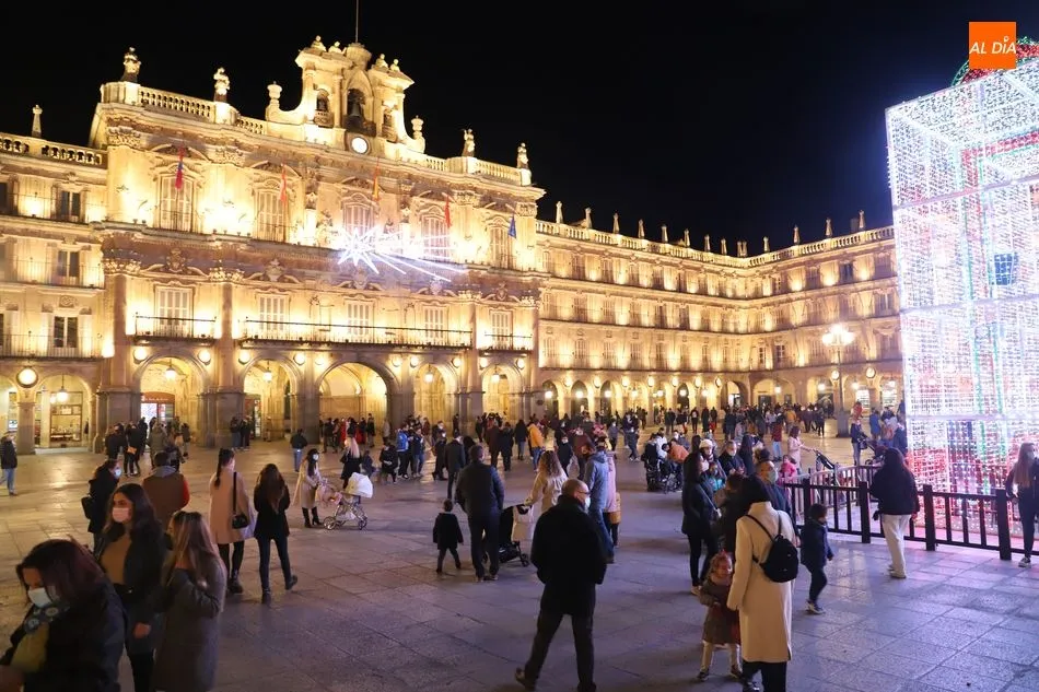 Foto 8 - Nuevo fin de semana con calles abarrotadas en el centro de Salamanca