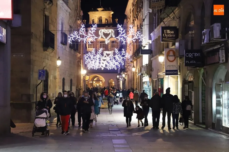 Foto 4 - Nuevo fin de semana con calles abarrotadas en el centro de Salamanca